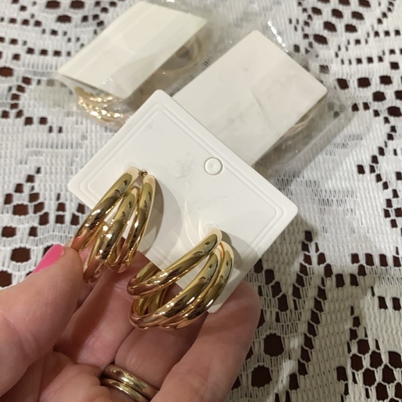 Set of 3 Triple hoop gold pierced earrings, NEW - Picture 2 of 9